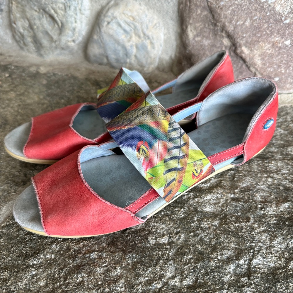 Cloud flat open toed shoes